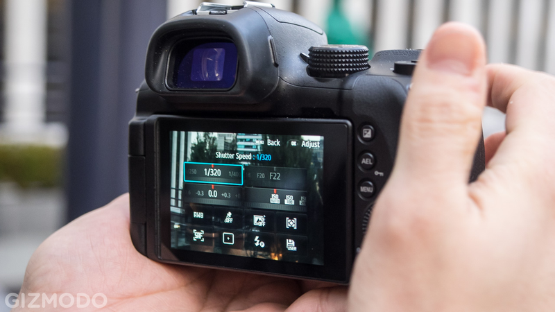 Illustration for article titled Samsung NX30: Can Sammy's Mirrorless Shooters Catch On?